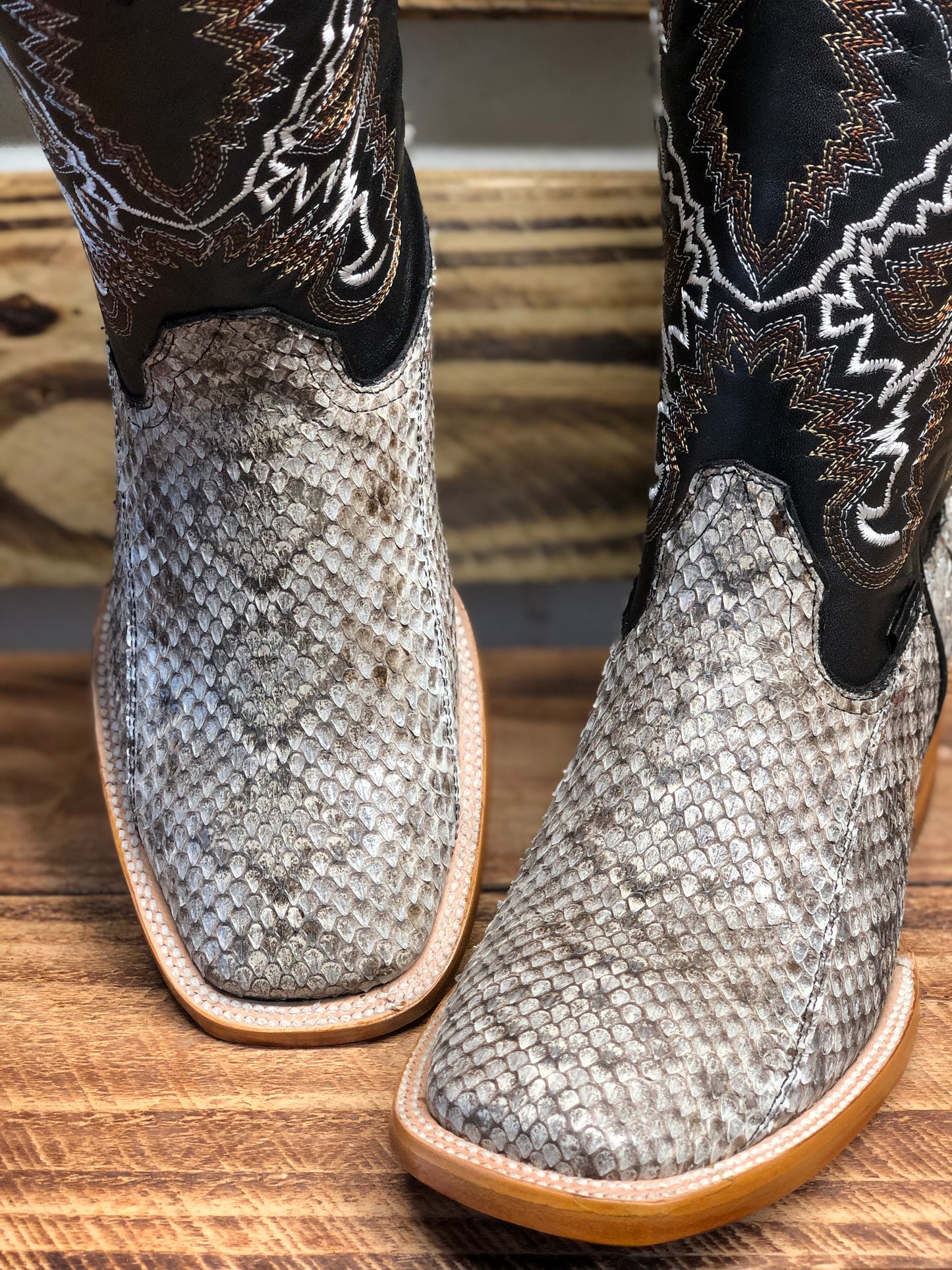 Men’s Genuine Exotic Diamond back Rattlesnake Natural colorr
