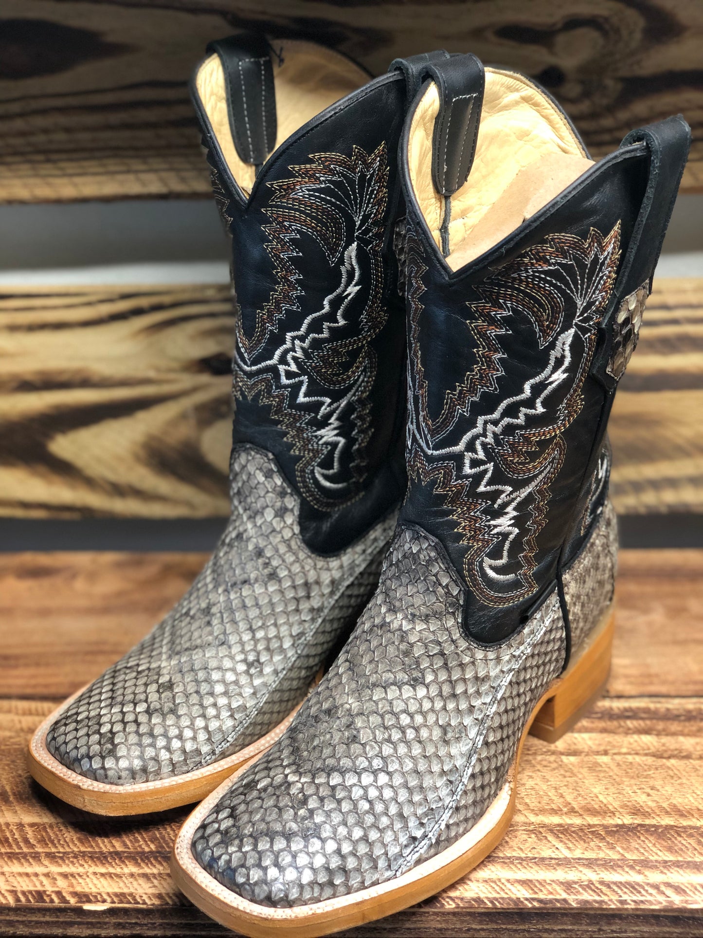 Men’s Genuine Exotic Diamond back Rattlesnake Natural colorr