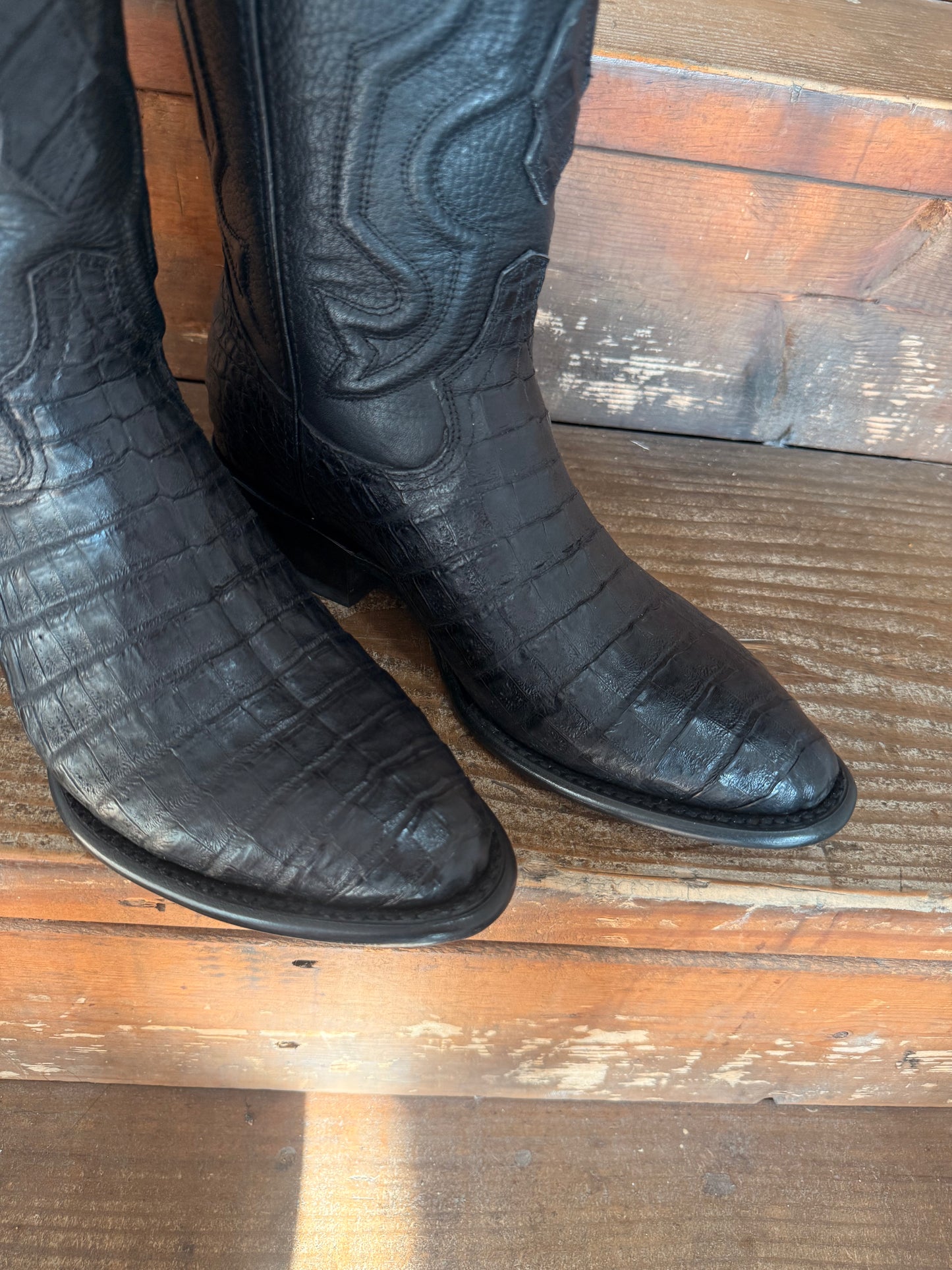 Men’s Caiman Belly Round Toe