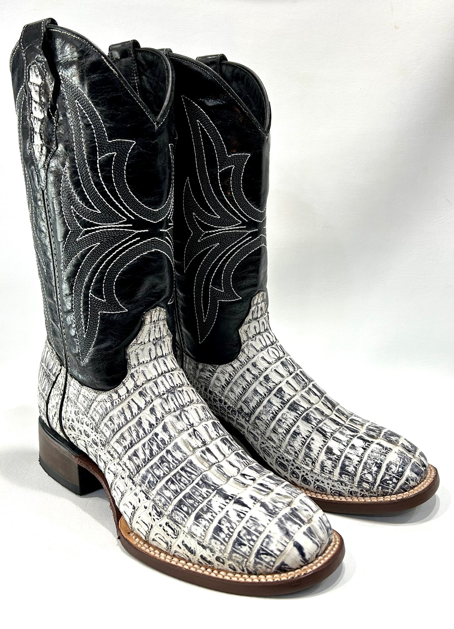 Men’s Genuine Exotic Caiman Back        News Paper Color