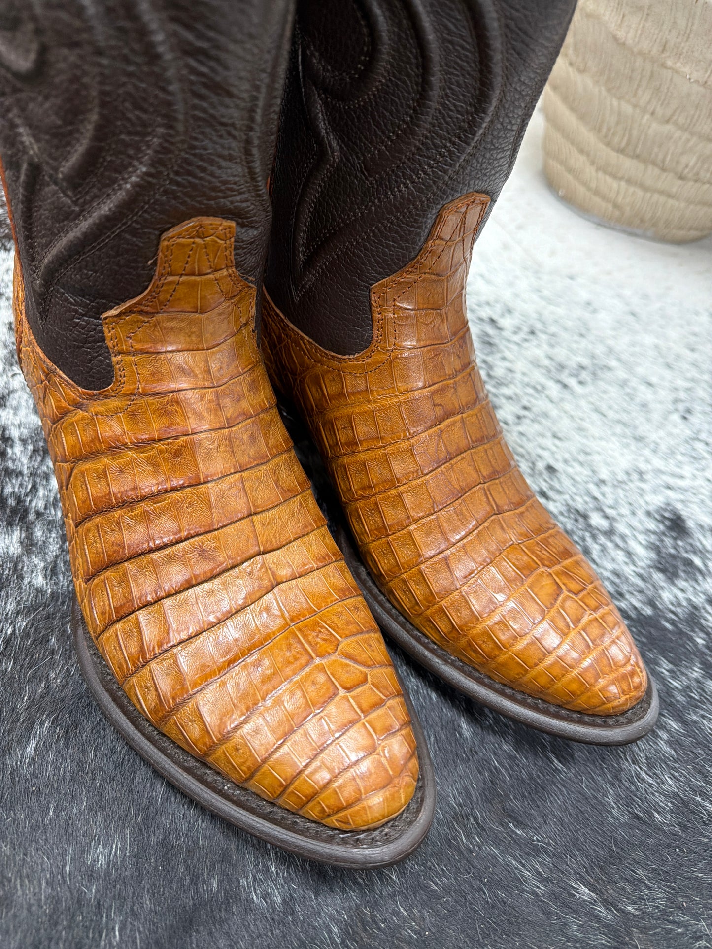 Men’s antique saddle Round toe