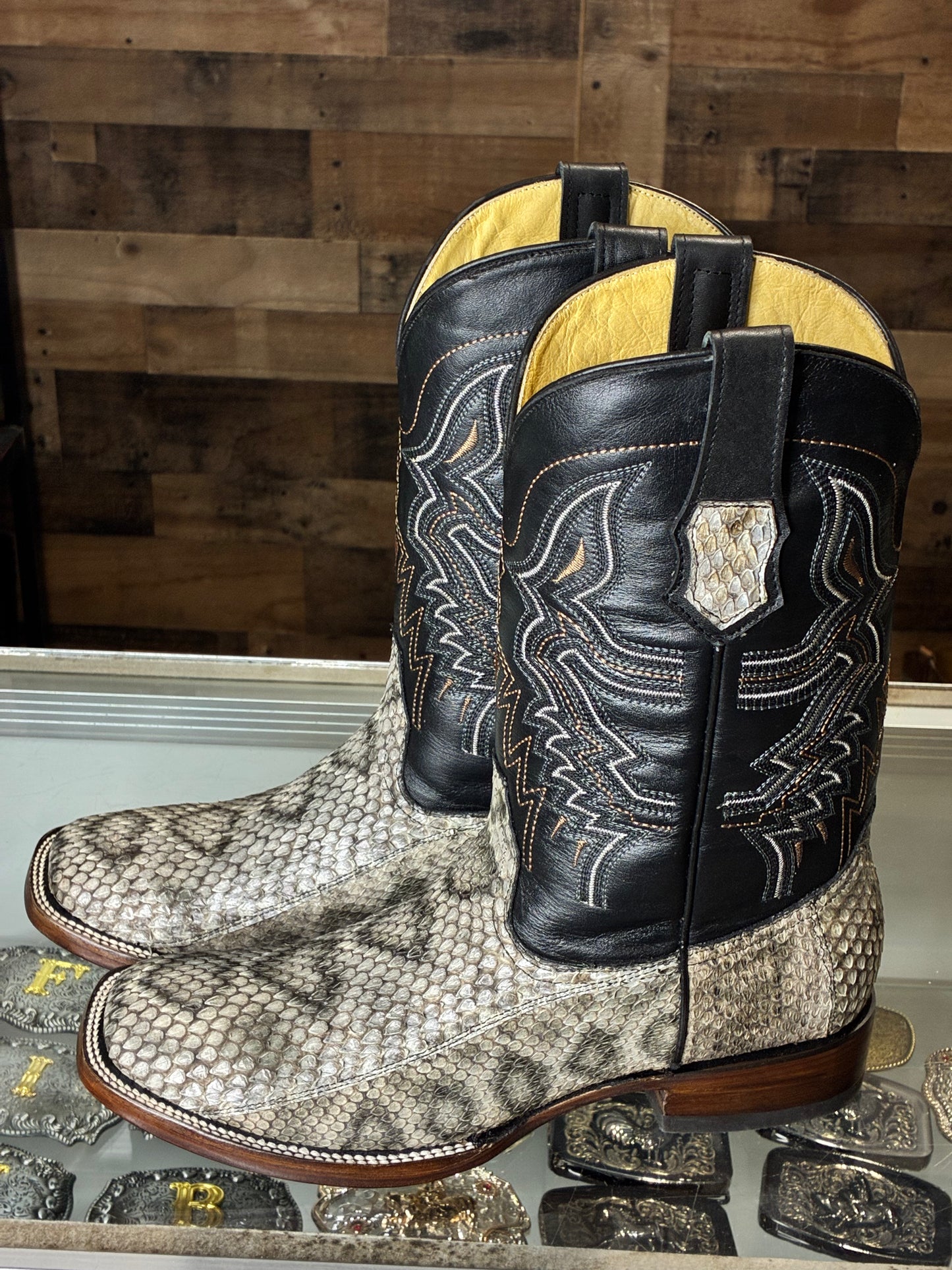 Men’s Genuine Exotic Diamond back Rattlesnake Natural colorr